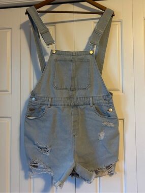 ☀️ HYFVE ☀️ light wash distressed short overalls
